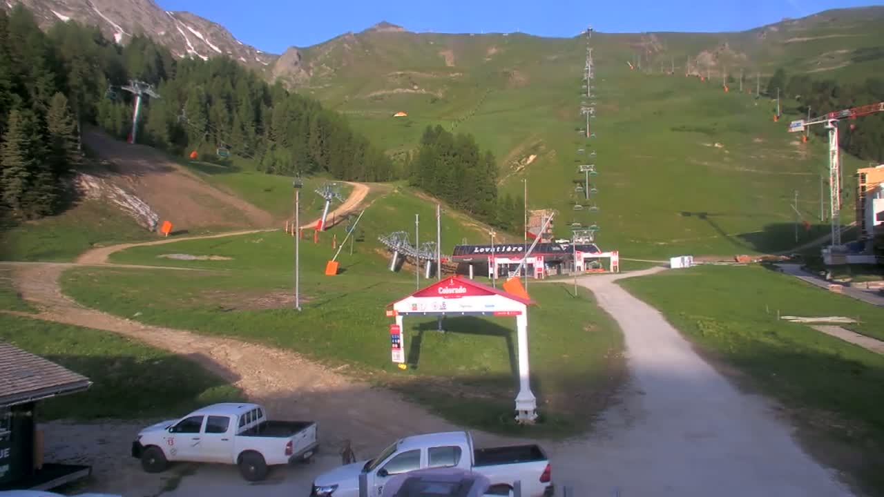 La Plagne Tarentaise, La Plagne Ski Village & Ski Slopes Live Cam - Bourg-Saint-Maurice, Savoie, 	Auvergne-Rhône-Alpes, France