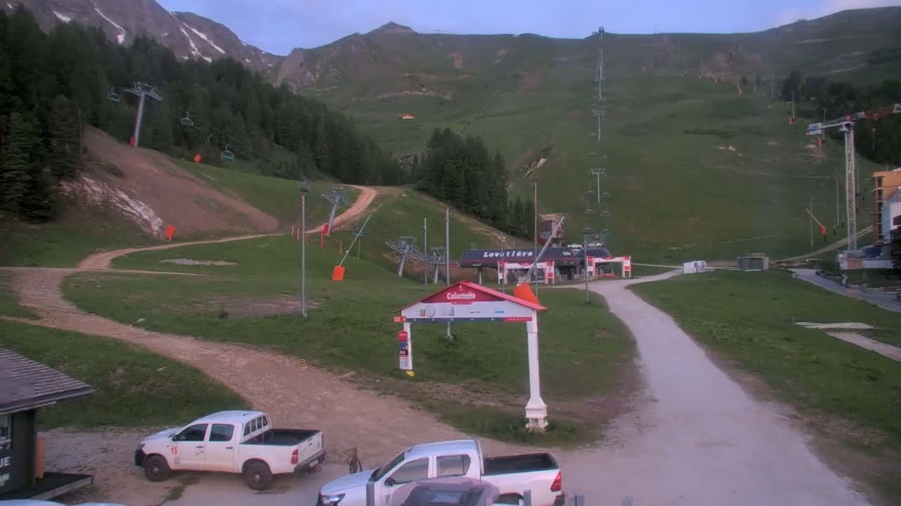 La Plagne Tarentaise, La Plagne Ski Village & Ski Slopes Live Cam - Bourg-Saint-Maurice, Savoie, 	Auvergne-Rhône-Alpes, France