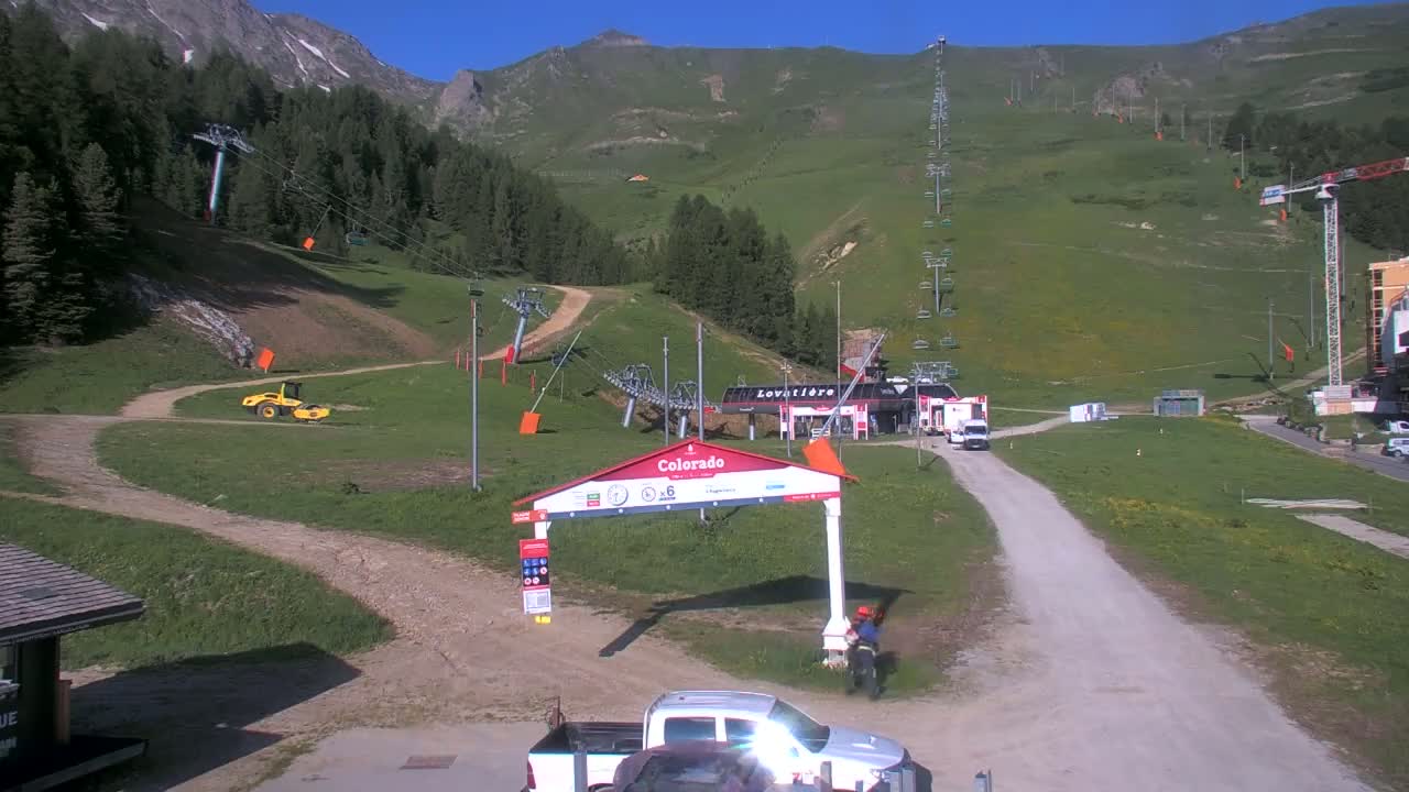 La Plagne Tarentaise, La Plagne Ski Village & Ski Slopes Live Cam - Bourg-Saint-Maurice, Savoie, 	Auvergne-Rhône-Alpes, France