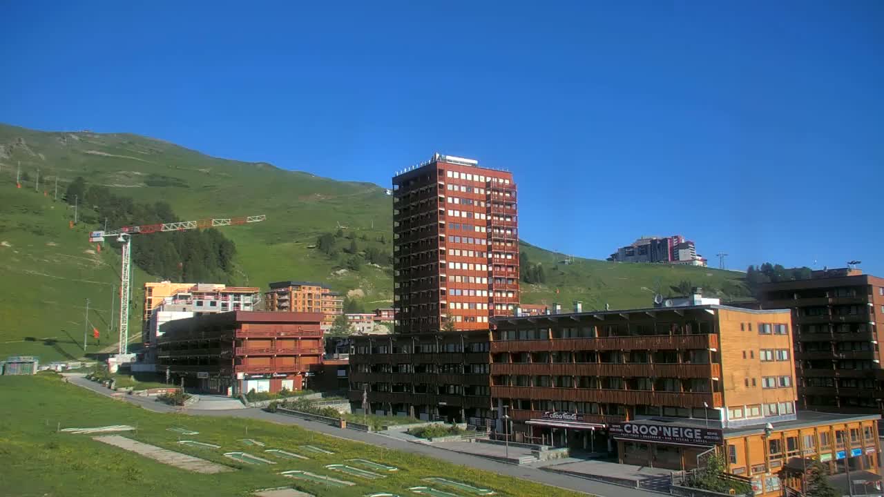 La Plagne Tarentaise, La Plagne Ski Village & Ski Slopes Live Cam - Bourg-Saint-Maurice, Savoie, 	Auvergne-Rhône-Alpes, France