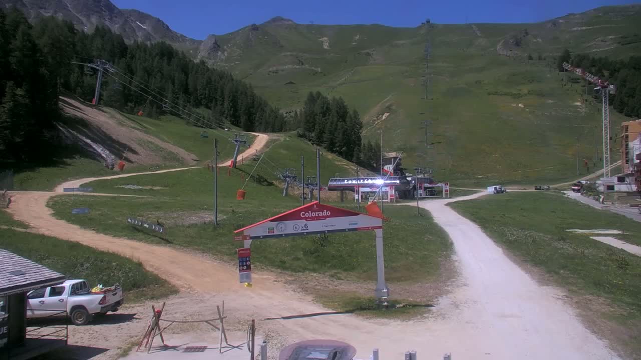 La Plagne Tarentaise, La Plagne Ski Village & Ski Slopes Live Cam - Bourg-Saint-Maurice, Savoie, 	Auvergne-Rhône-Alpes, France