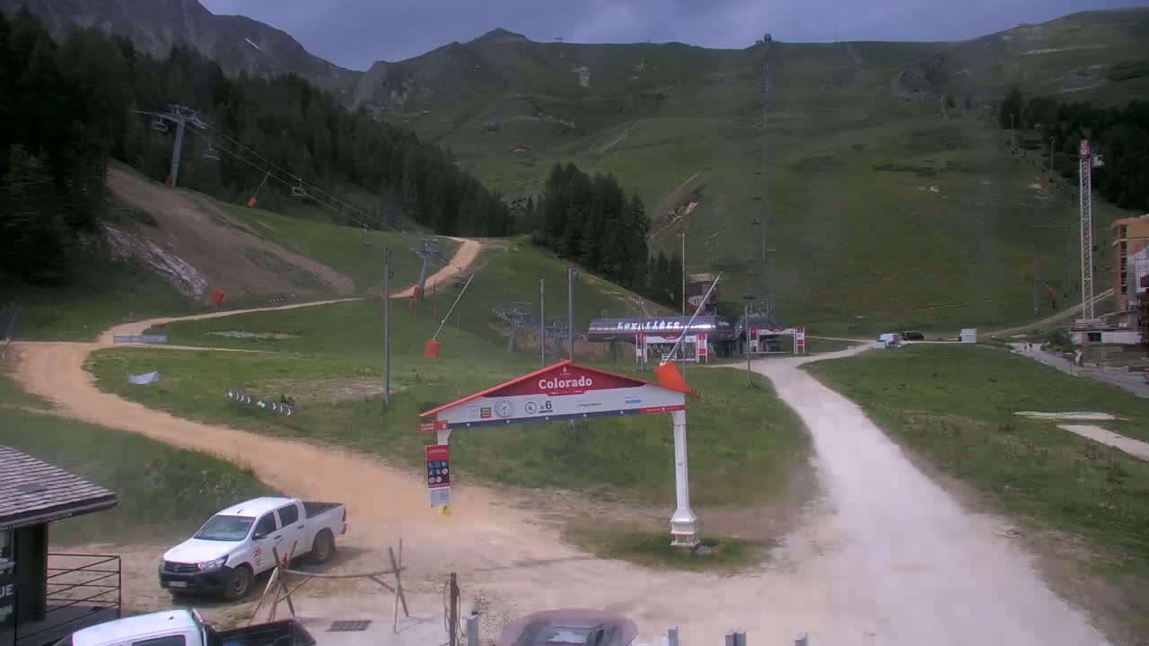 La Plagne Tarentaise, La Plagne Ski Village & Ski Slopes Live Cam - Bourg-Saint-Maurice, Savoie, 	Auvergne-Rhône-Alpes, France