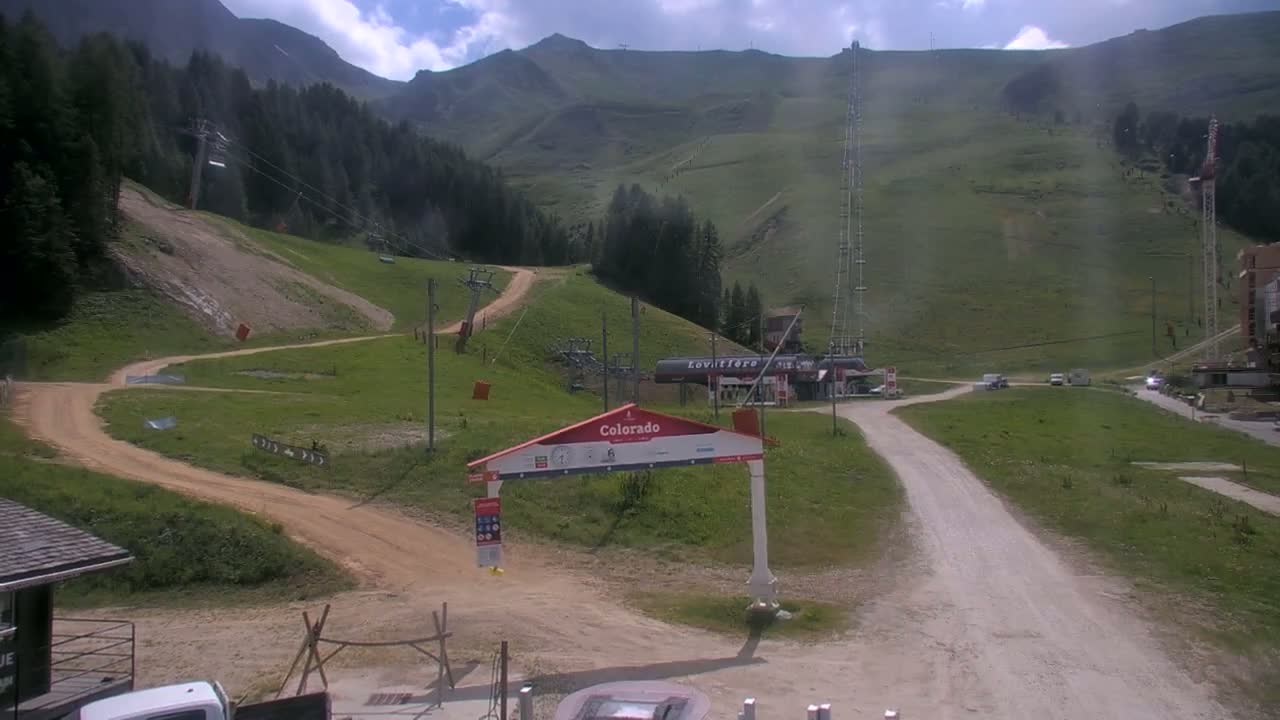 La Plagne Tarentaise, La Plagne Ski Village & Ski Slopes Live Cam - Bourg-Saint-Maurice, Savoie, 	Auvergne-Rhône-Alpes, France