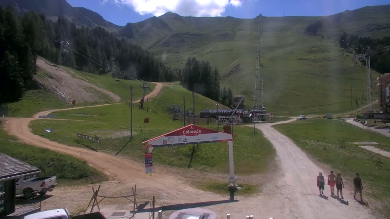 La Plagne Tarentaise, La Plagne Ski Village & Ski Slopes Live Cam - Bourg-Saint-Maurice, Savoie, 	Auvergne-Rhône-Alpes, France