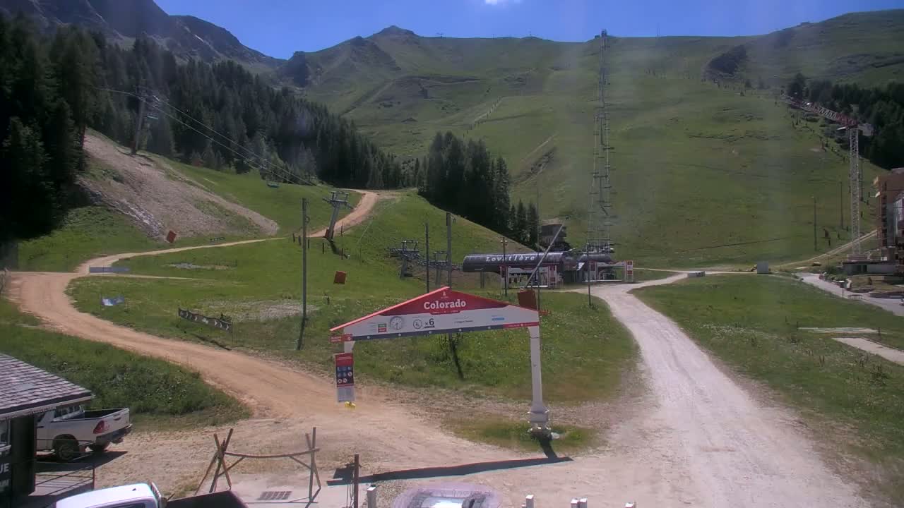 La Plagne Tarentaise, La Plagne Ski Village & Ski Slopes Live Cam - Bourg-Saint-Maurice, Savoie, 	Auvergne-Rhône-Alpes, France