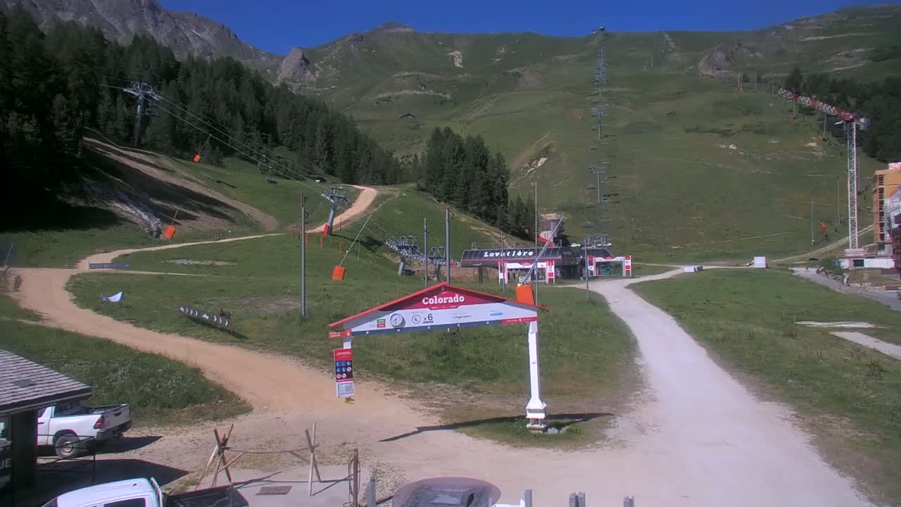 La Plagne Tarentaise, La Plagne Ski Village & Ski Slopes Live Cam - Bourg-Saint-Maurice, Savoie, 	Auvergne-Rhône-Alpes, France