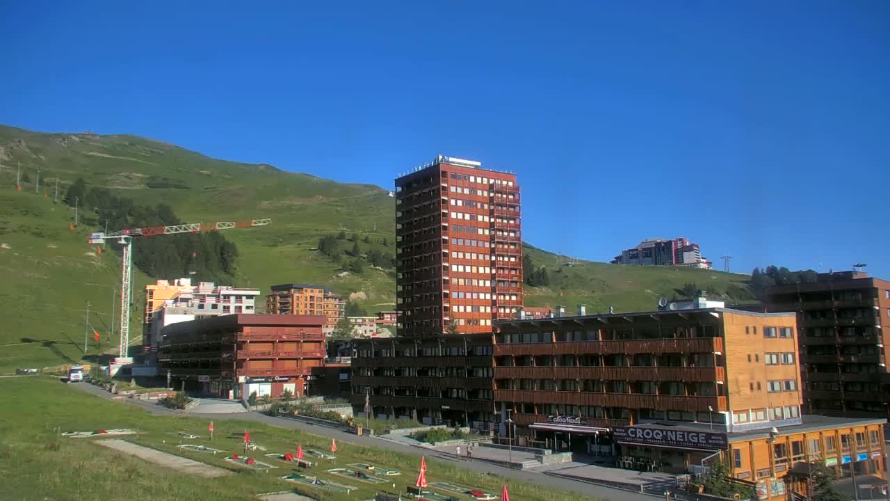 La Plagne Tarentaise, La Plagne Ski Village & Ski Slopes Live Cam - Bourg-Saint-Maurice, Savoie, 	Auvergne-Rhône-Alpes, France