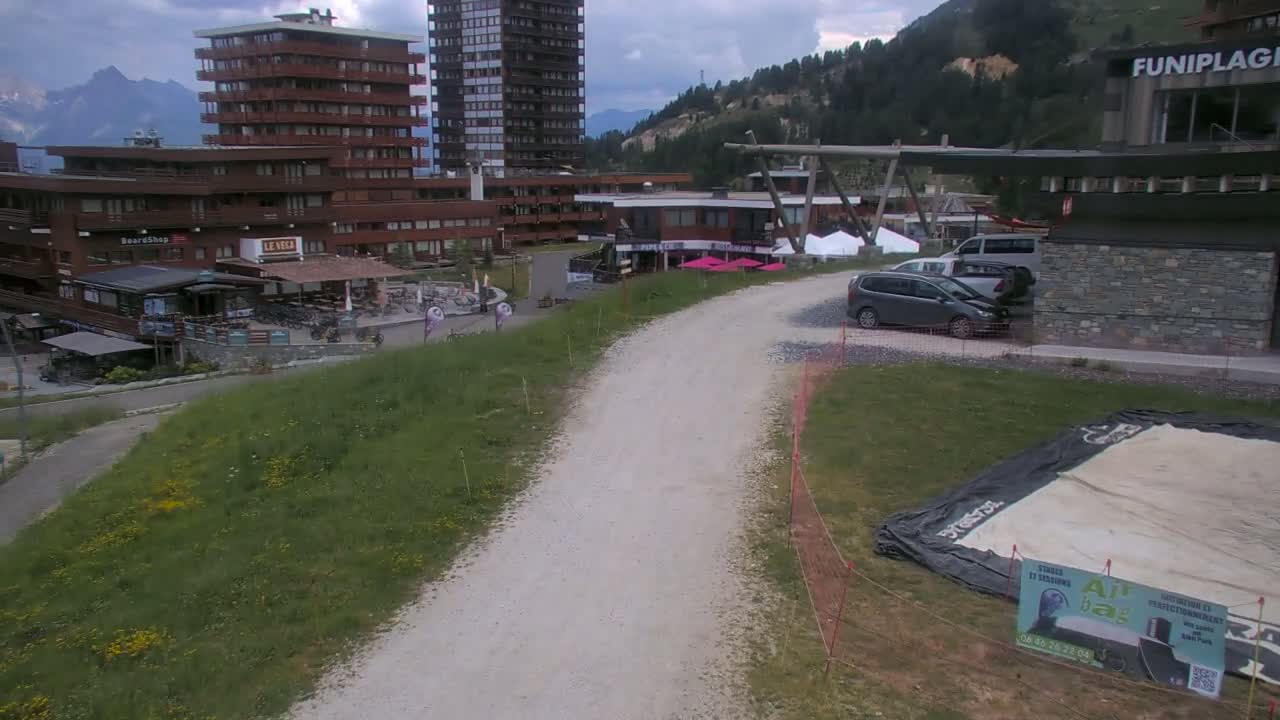 La Plagne Tarentaise, La Plagne Ski Village & Ski Slopes Live Cam - Bourg-Saint-Maurice, Savoie, 	Auvergne-Rhône-Alpes, France