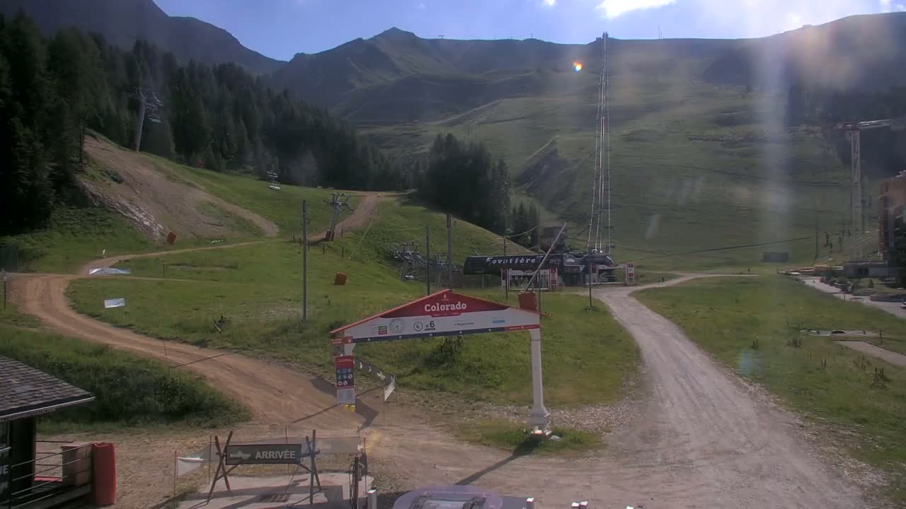La Plagne Tarentaise, La Plagne Ski Village & Ski Slopes Live Cam - Bourg-Saint-Maurice, Savoie, 	Auvergne-Rhône-Alpes, France