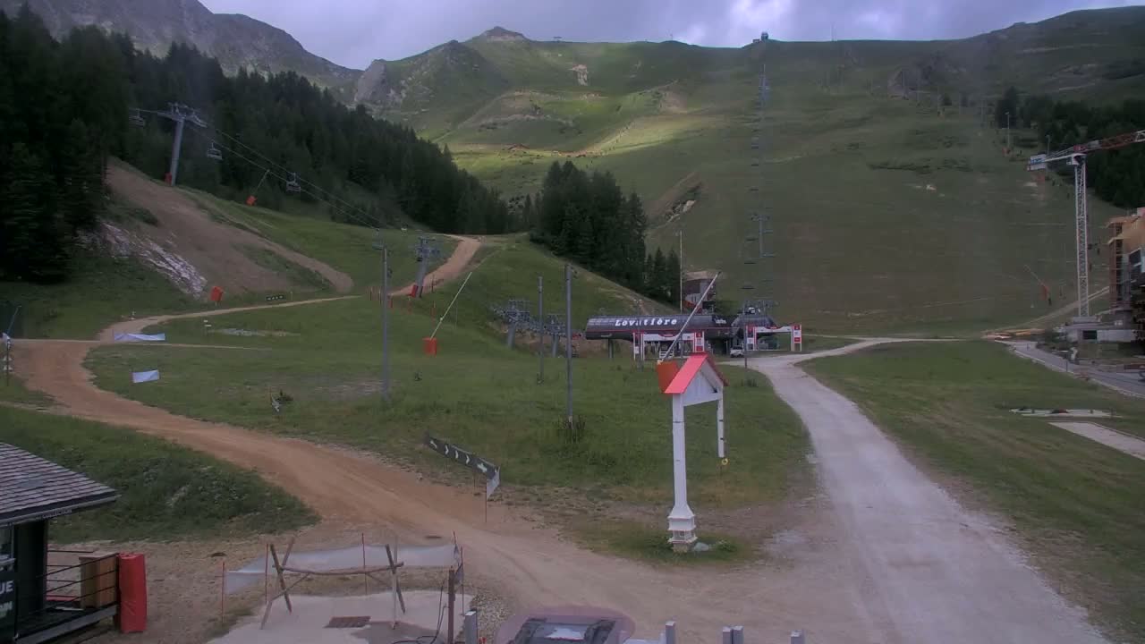 La Plagne Tarentaise, La Plagne Ski Village & Ski Slopes Live Cam - Bourg-Saint-Maurice, Savoie, 	Auvergne-Rhône-Alpes, France