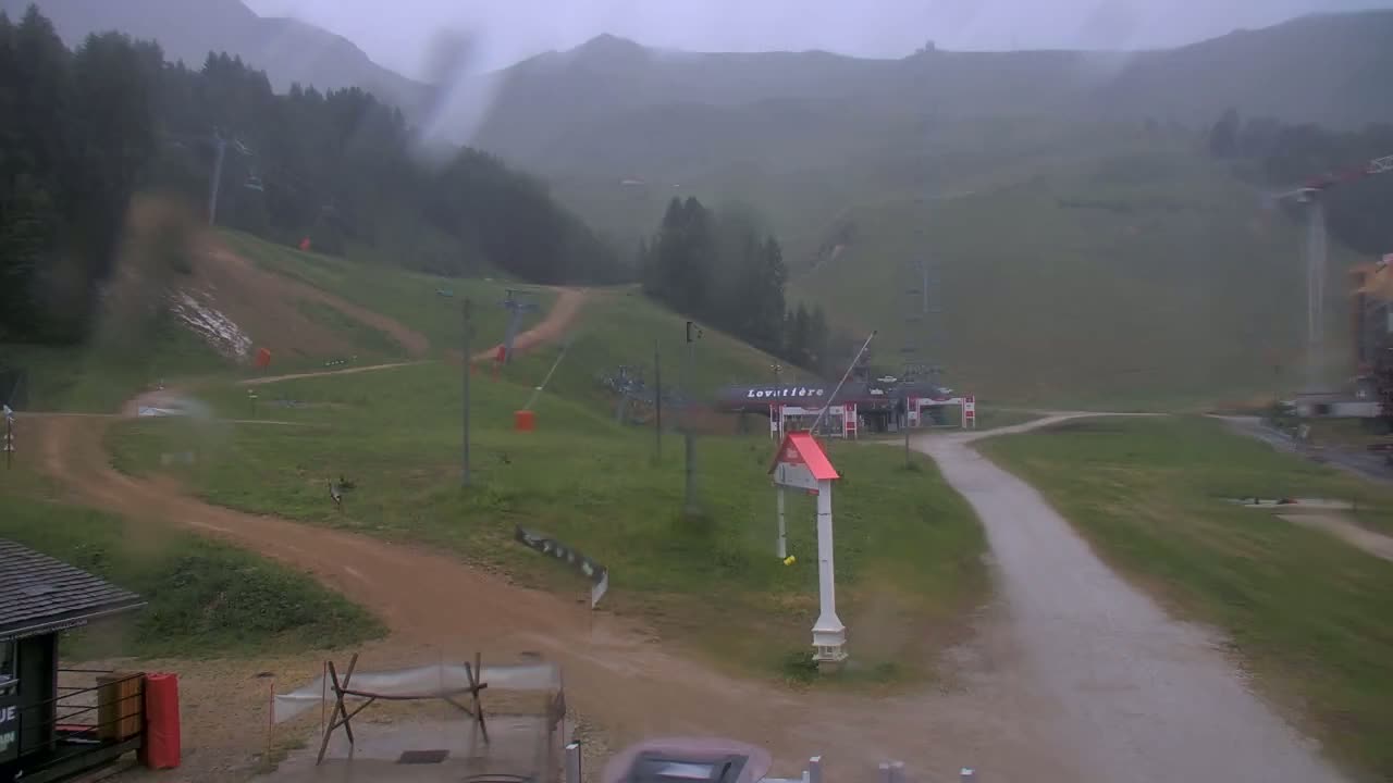 La Plagne Tarentaise, La Plagne Ski Village & Ski Slopes Live Cam - Bourg-Saint-Maurice, Savoie, 	Auvergne-Rhône-Alpes, France