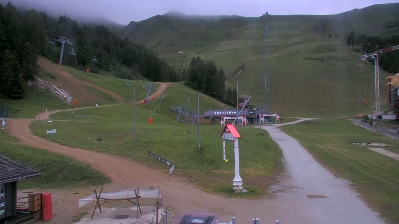 La Plagne Tarentaise, La Plagne Ski Village & Ski Slopes Live Cam - Bourg-Saint-Maurice, Savoie, 	Auvergne-Rhône-Alpes, France