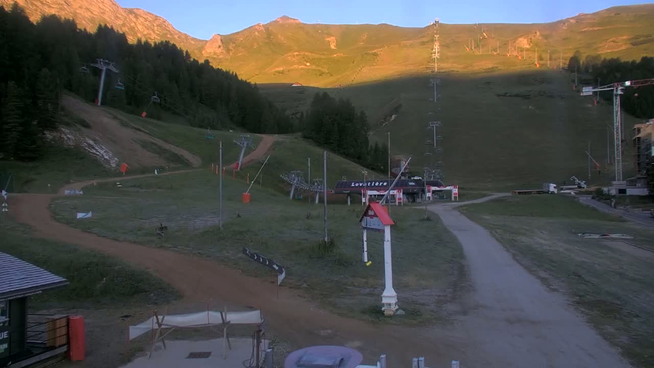 La Plagne Tarentaise, La Plagne Ski Village & Ski Slopes Live Cam - Bourg-Saint-Maurice, Savoie, 	Auvergne-Rhône-Alpes, France