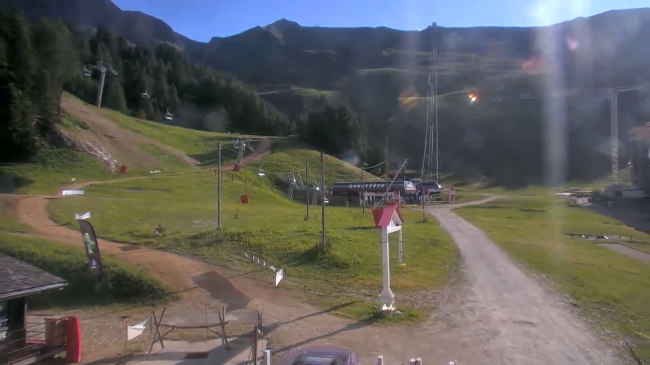 La Plagne Tarentaise, La Plagne Ski Village & Ski Slopes Live Cam - Bourg-Saint-Maurice, Savoie, 	Auvergne-Rhône-Alpes, France
