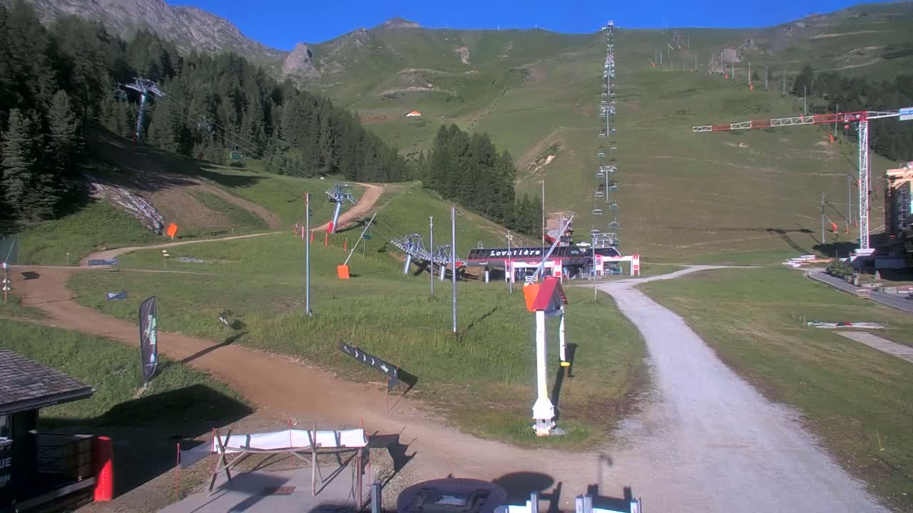 La Plagne Tarentaise, La Plagne Ski Village & Ski Slopes Live Cam - Bourg-Saint-Maurice, Savoie, 	Auvergne-Rhône-Alpes, France