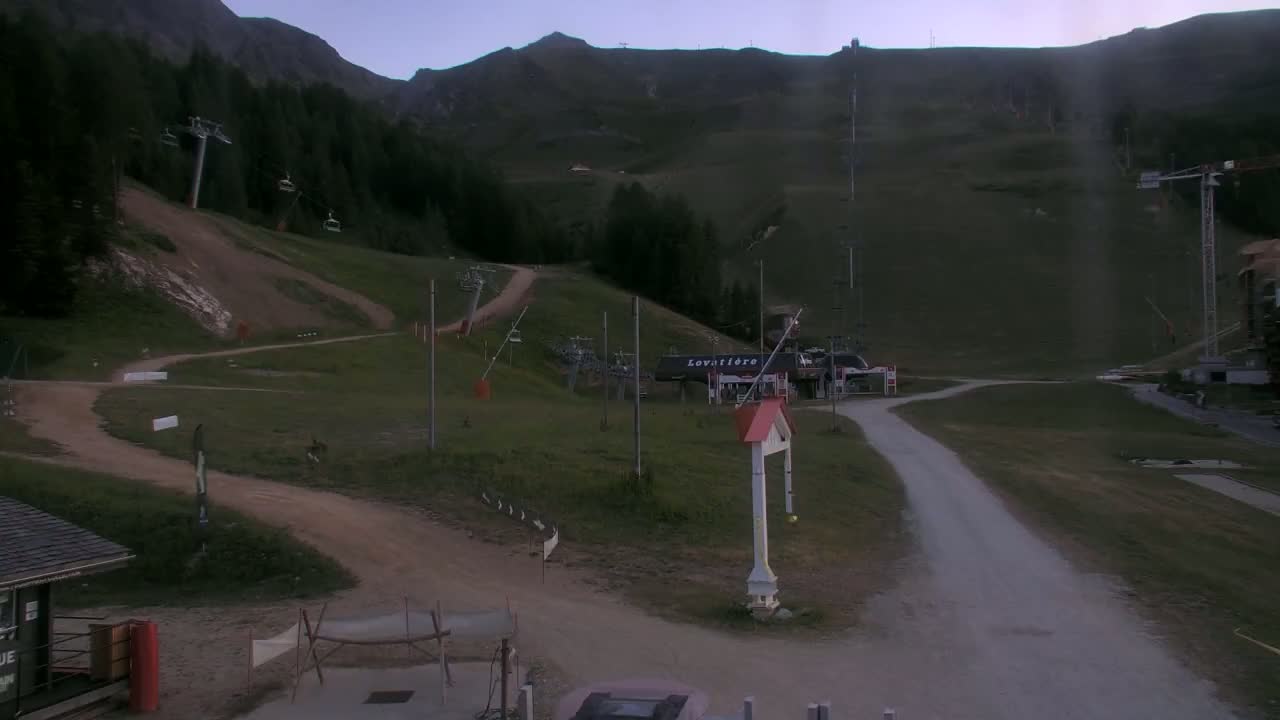 La Plagne Tarentaise, La Plagne Ski Village & Ski Slopes Live Cam - Bourg-Saint-Maurice, Savoie, 	Auvergne-Rhône-Alpes, France