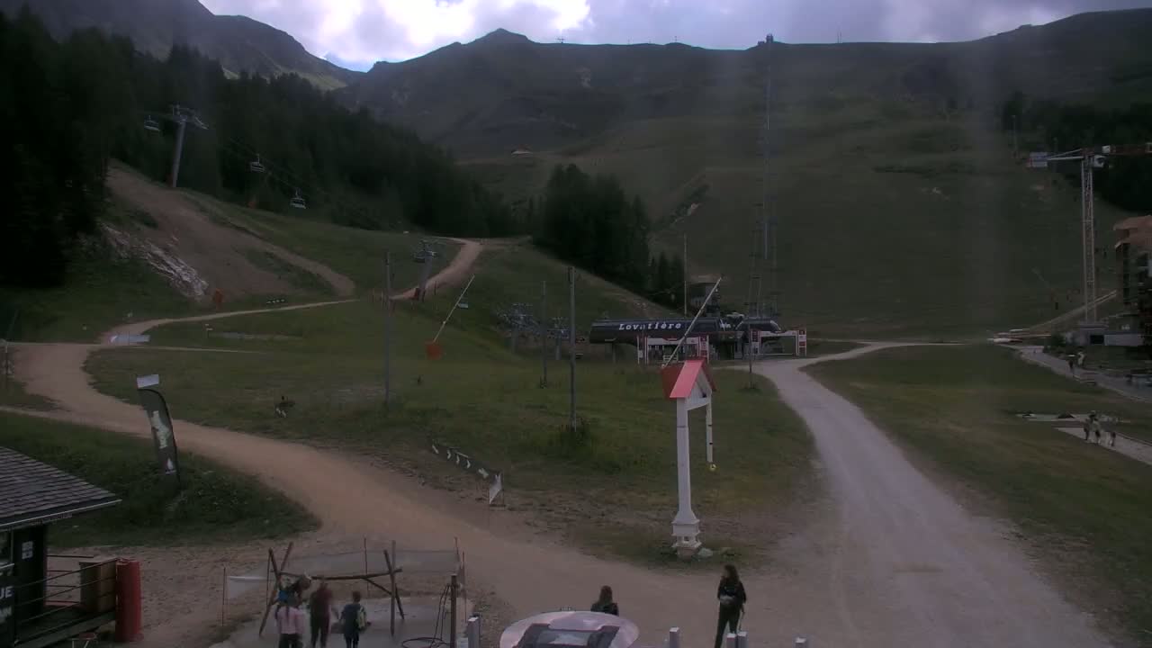 La Plagne Tarentaise, La Plagne Ski Village & Ski Slopes Live Cam - Bourg-Saint-Maurice, Savoie, 	Auvergne-Rhône-Alpes, France