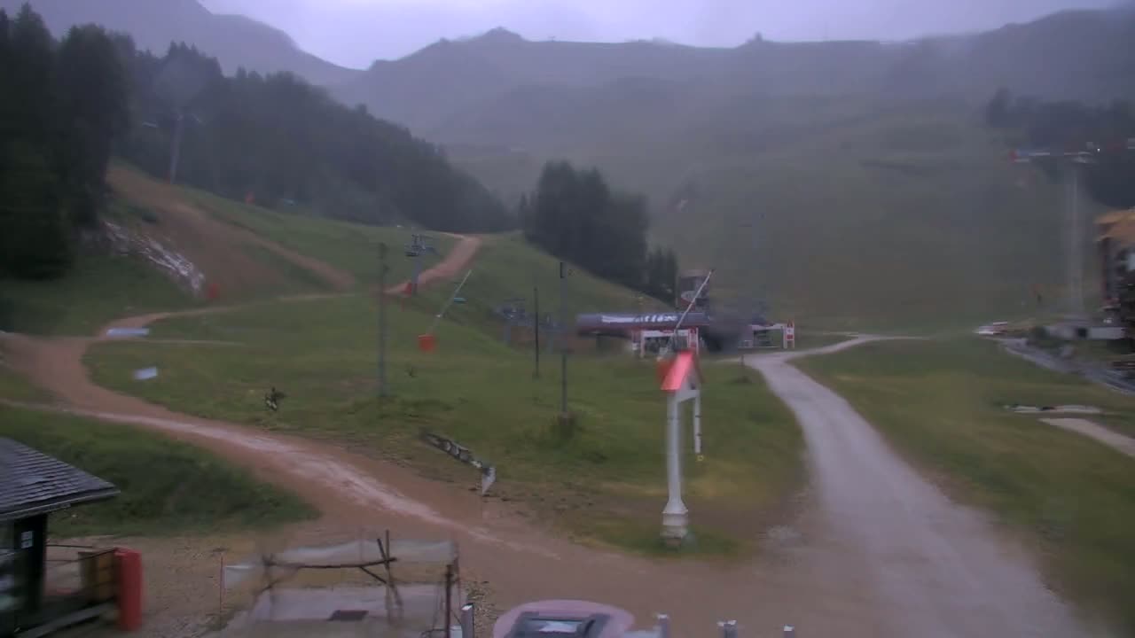 La Plagne Tarentaise, La Plagne Ski Village & Ski Slopes Live Cam - Bourg-Saint-Maurice, Savoie, 	Auvergne-Rhône-Alpes, France