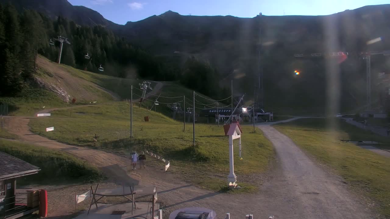 La Plagne Tarentaise, La Plagne Ski Village & Ski Slopes Live Cam - Bourg-Saint-Maurice, Savoie, 	Auvergne-Rhône-Alpes, France