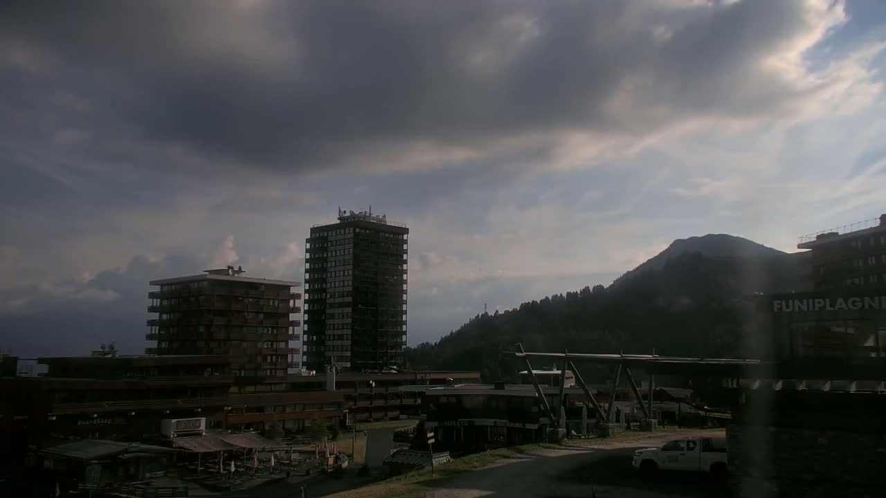 La Plagne Tarentaise, La Plagne Ski Village & Ski Slopes Live Cam - Bourg-Saint-Maurice, Savoie, 	Auvergne-Rhône-Alpes, France