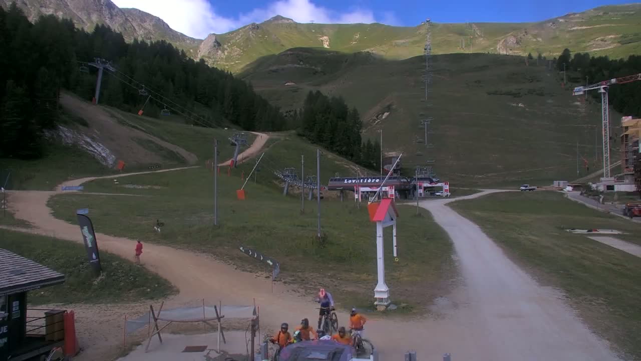 La Plagne Tarentaise, La Plagne Ski Village & Ski Slopes Live Cam - Bourg-Saint-Maurice, Savoie, 	Auvergne-Rhône-Alpes, France