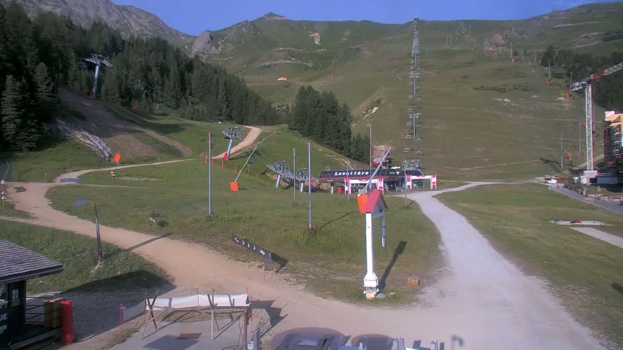 La Plagne Tarentaise, La Plagne Ski Village & Ski Slopes Live Cam - Bourg-Saint-Maurice, Savoie, 	Auvergne-Rhône-Alpes, France