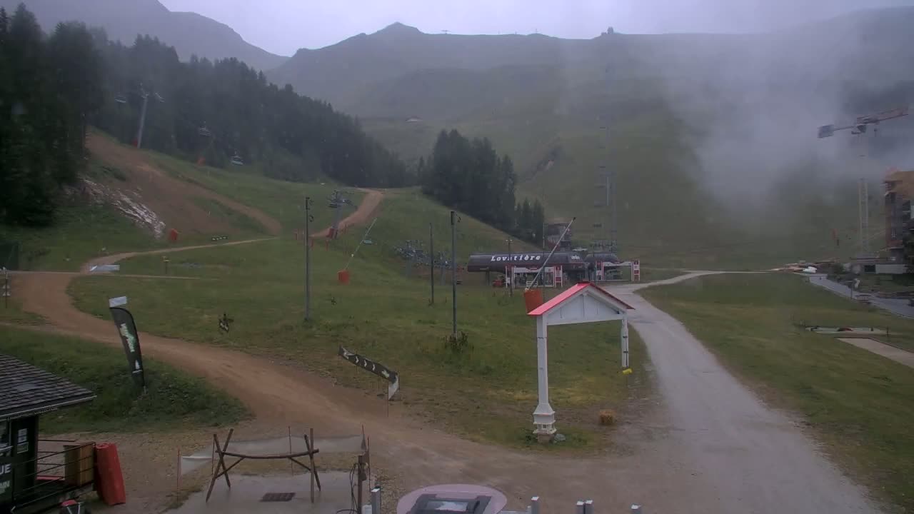 La Plagne Tarentaise, La Plagne Ski Village & Ski Slopes Live Cam - Bourg-Saint-Maurice, Savoie, 	Auvergne-Rhône-Alpes, France