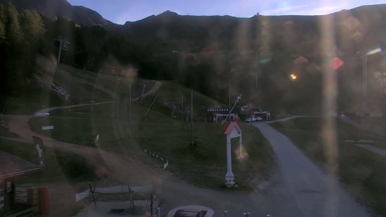 La Plagne Tarentaise, La Plagne Ski Village & Ski Slopes Live Cam - Bourg-Saint-Maurice, Savoie, 	Auvergne-Rhône-Alpes, France