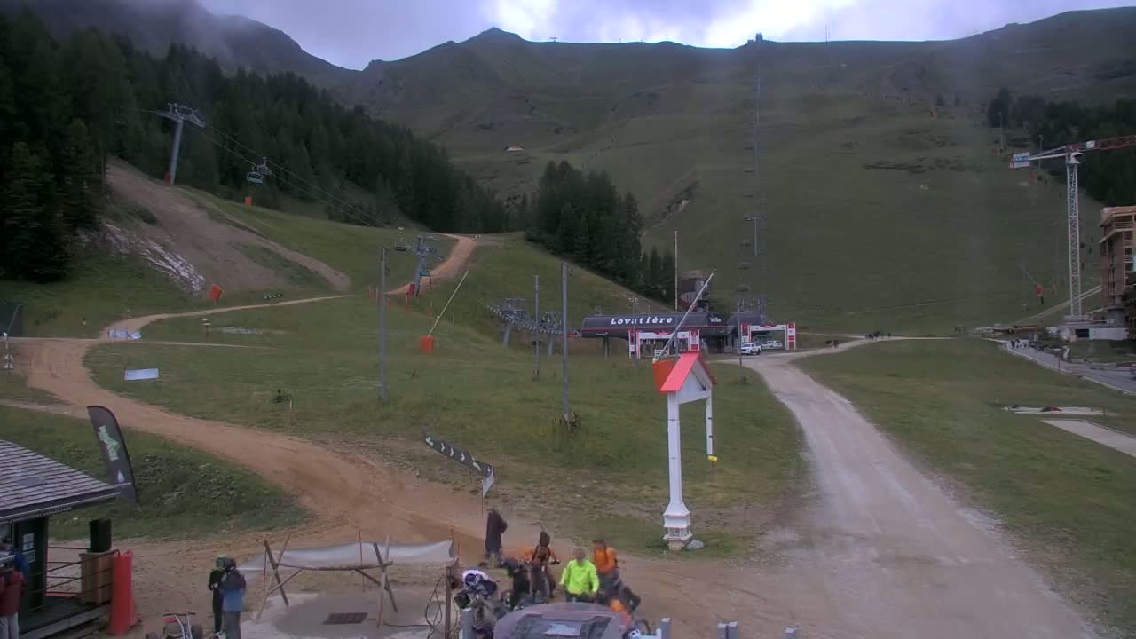 La Plagne Tarentaise, La Plagne Ski Village & Ski Slopes Live Cam - Bourg-Saint-Maurice, Savoie, 	Auvergne-Rhône-Alpes, France