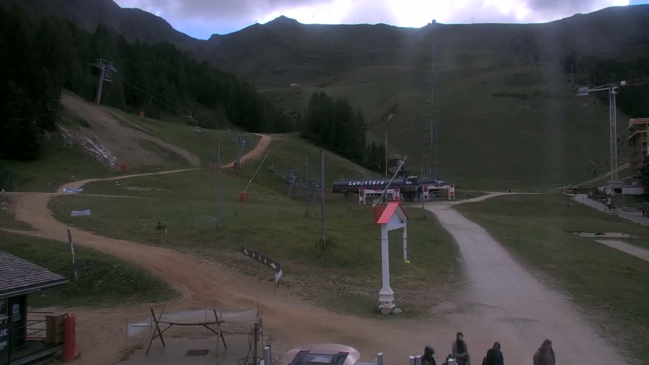 La Plagne Tarentaise, La Plagne Ski Village & Ski Slopes Live Cam - Bourg-Saint-Maurice, Savoie, 	Auvergne-Rhône-Alpes, France