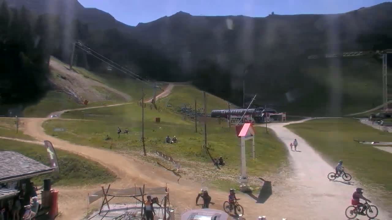 La Plagne Tarentaise, La Plagne Ski Village & Ski Slopes Live Cam - Bourg-Saint-Maurice, Savoie, 	Auvergne-Rhône-Alpes, France