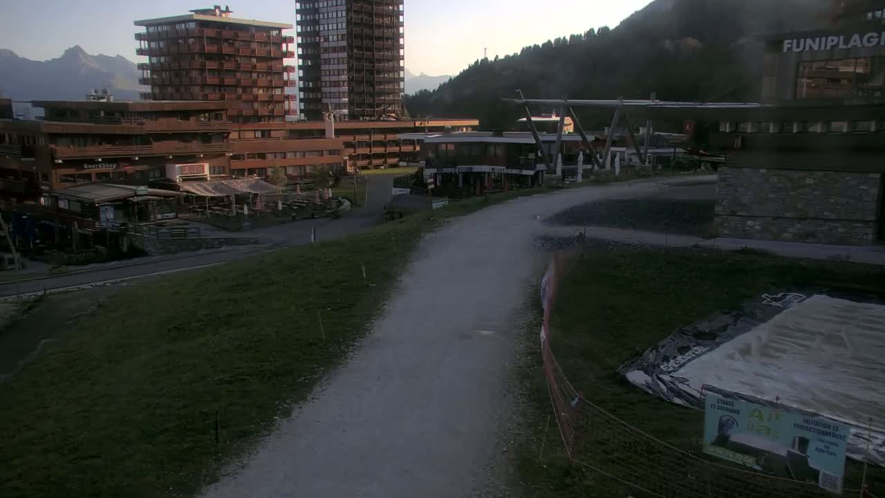 La Plagne Tarentaise, La Plagne Ski Village & Ski Slopes Live Cam - Bourg-Saint-Maurice, Savoie, 	Auvergne-Rhône-Alpes, France