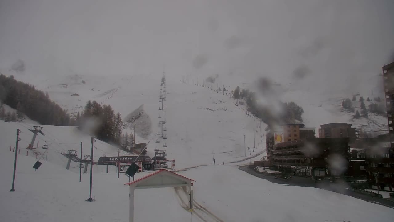 La Plagne Tarentaise, La Plagne Ski Village & Ski Slopes Live Cam - Bourg-Saint-Maurice, Savoie, 	Auvergne-Rhône-Alpes, France