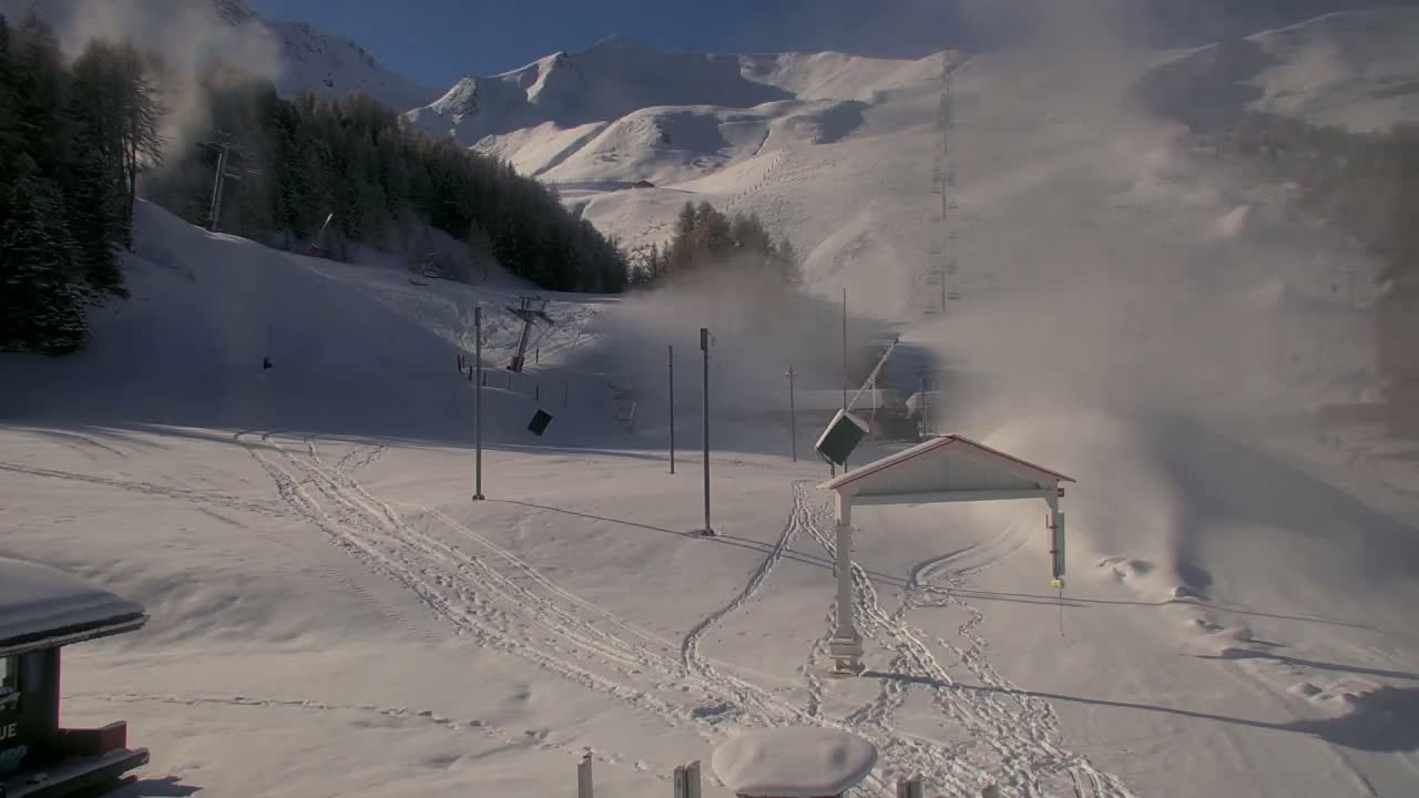 La Plagne Tarentaise, La Plagne Ski Village & Ski Slopes Live Cam - Bourg-Saint-Maurice, Savoie, 	Auvergne-Rhône-Alpes, France