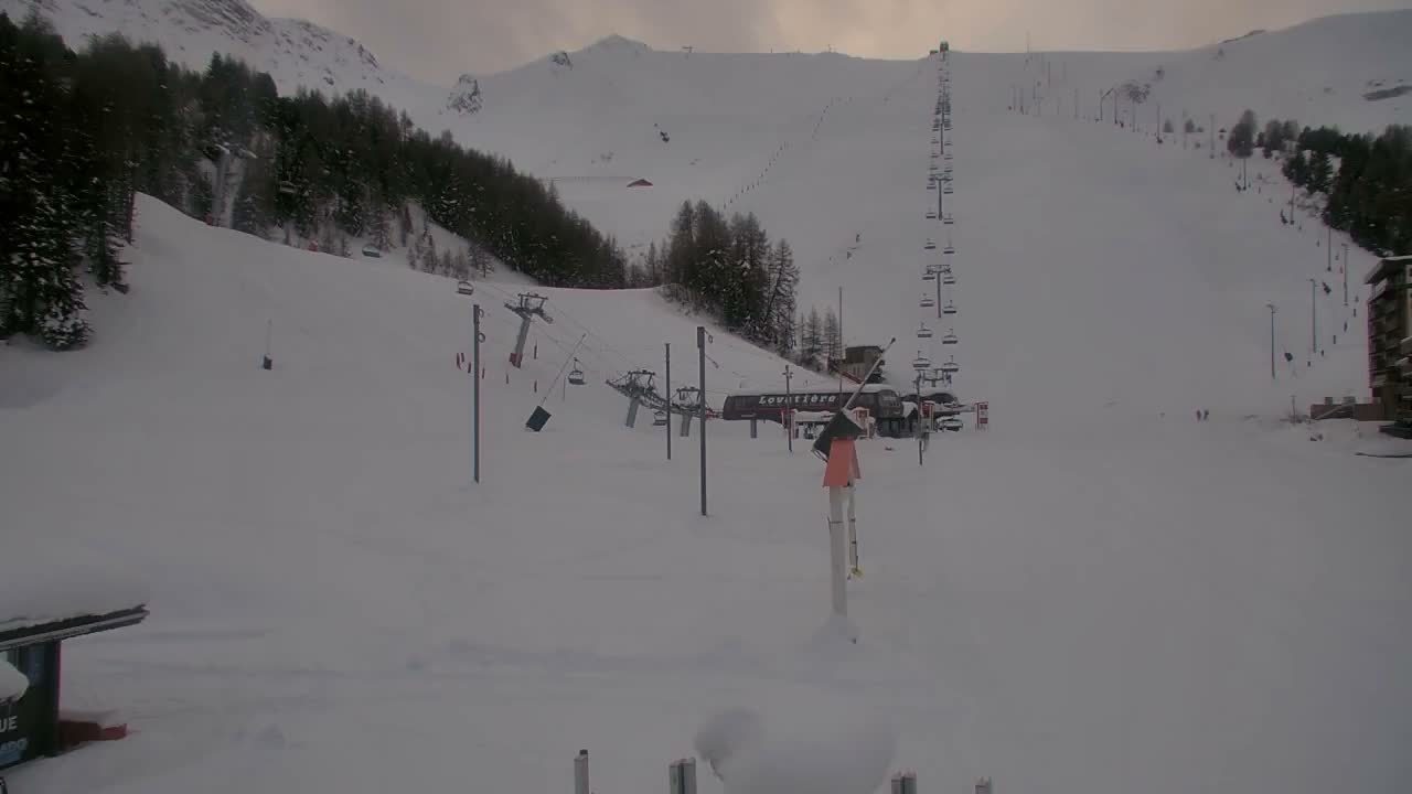 La Plagne Tarentaise, La Plagne Ski Village & Ski Slopes Live Cam - Bourg-Saint-Maurice, Savoie, 	Auvergne-Rhône-Alpes, France