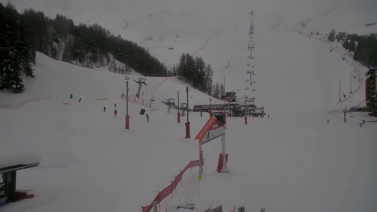 La Plagne Tarentaise, La Plagne Ski Village & Ski Slopes Live Cam - Bourg-Saint-Maurice, Savoie, 	Auvergne-Rhône-Alpes, France