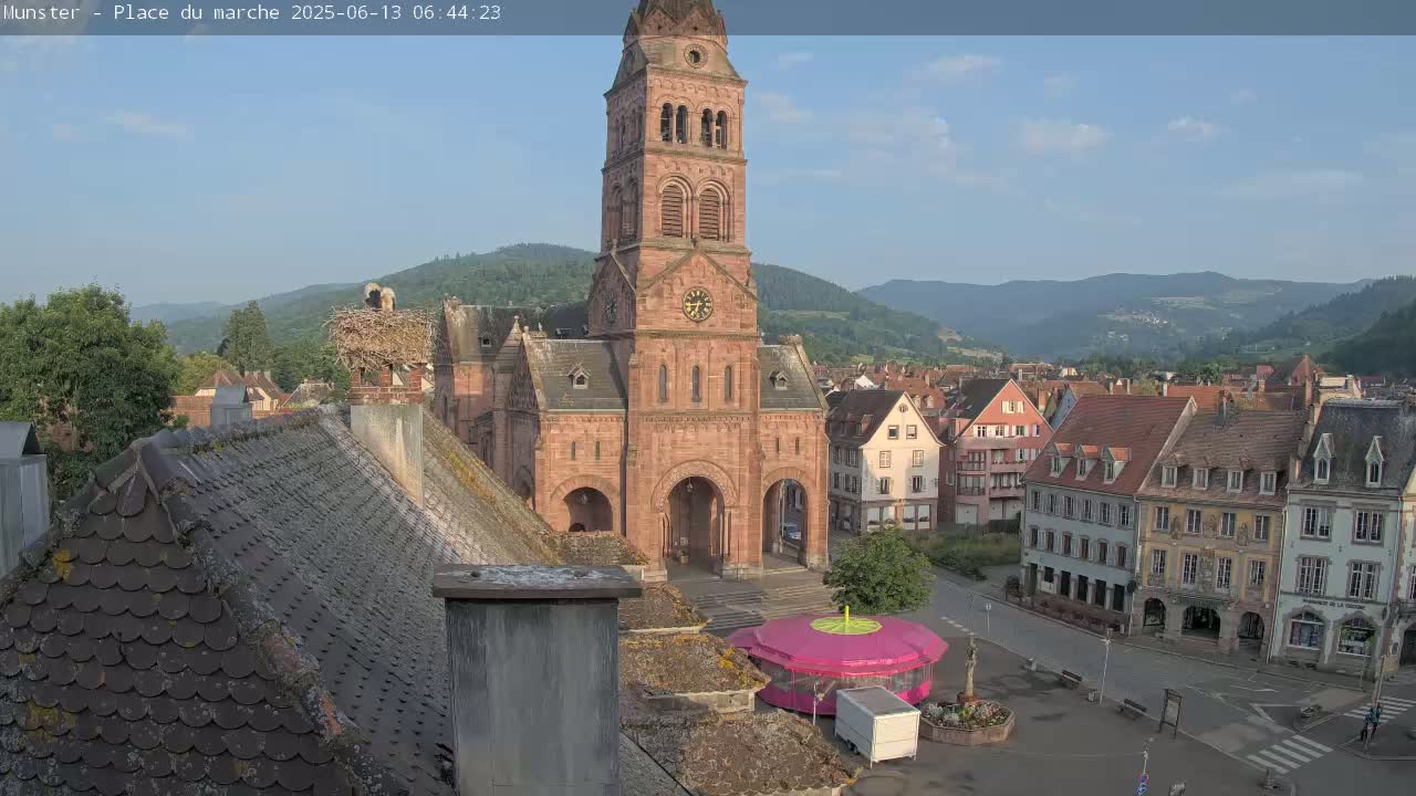 Munster,Place du Marché ( Market Square) & La Fontaine Lion Fountain / Église protestante (Protestant Church) Live Cam -  Colmar-Ribeauvillé, Haut-Rhin, Grand Est, France