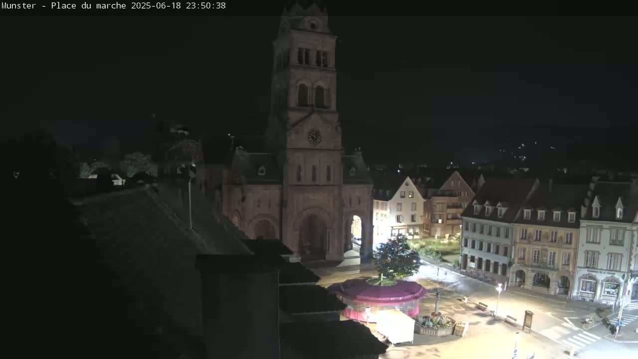 Munster,Place du Marché ( Market Square) & La Fontaine Lion Fountain / Église protestante (Protestant Church) Live Cam -  Colmar-Ribeauvillé, Haut-Rhin, Grand Est, France