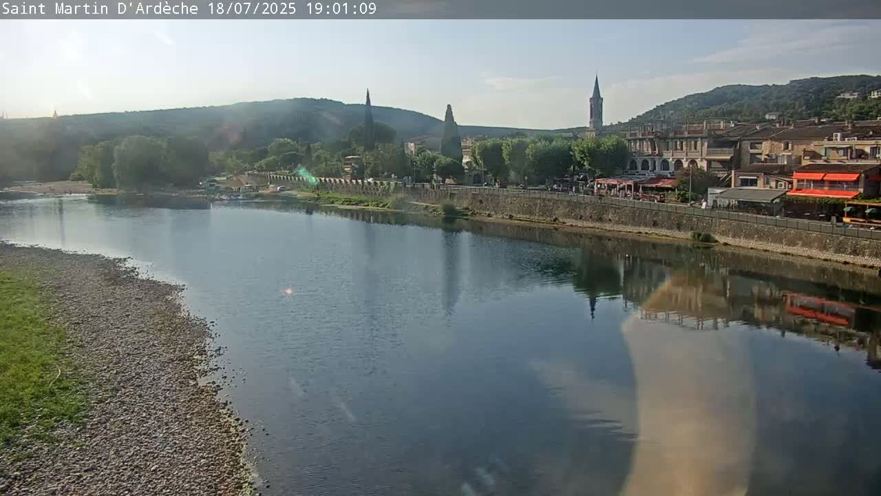 Saint Martin d'Ardèche Village & Ardeche River View Live Cam - Privas, Ardeche, Auvergne-Rhône-Alpes, France