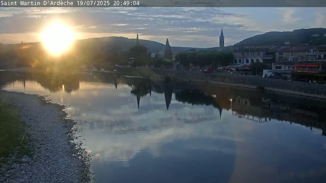 Saint Martin d'Ardèche Village & Ardeche River View Live Cam - Privas, Ardeche, Auvergne-Rhône-Alpes, France