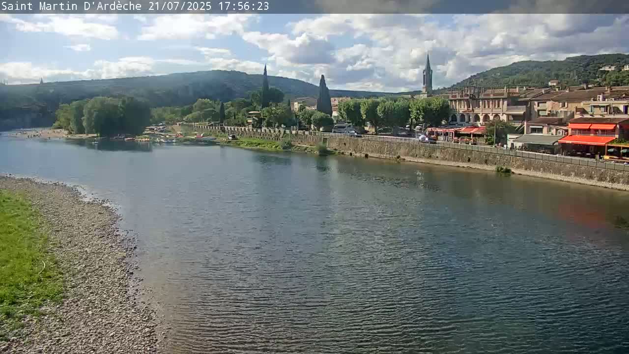Saint Martin d'Ardèche Village & Ardeche River View Live Cam - Privas, Ardeche, Auvergne-Rhône-Alpes, France