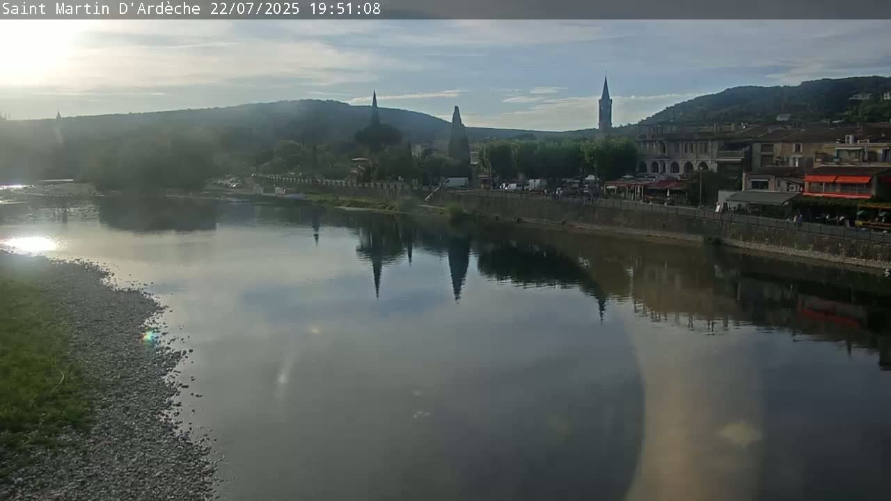 Saint Martin d'Ardèche Village & Ardeche River View Live Cam - Privas, Ardeche, Auvergne-Rhône-Alpes, France