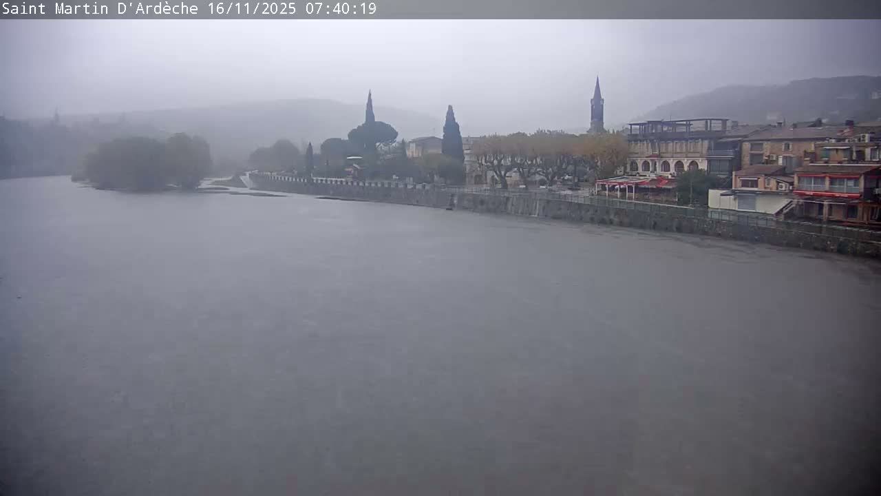 Saint Martin d'Ardèche Village & Ardeche River View Live Cam - Privas, Ardeche, Auvergne-Rhône-Alpes, France