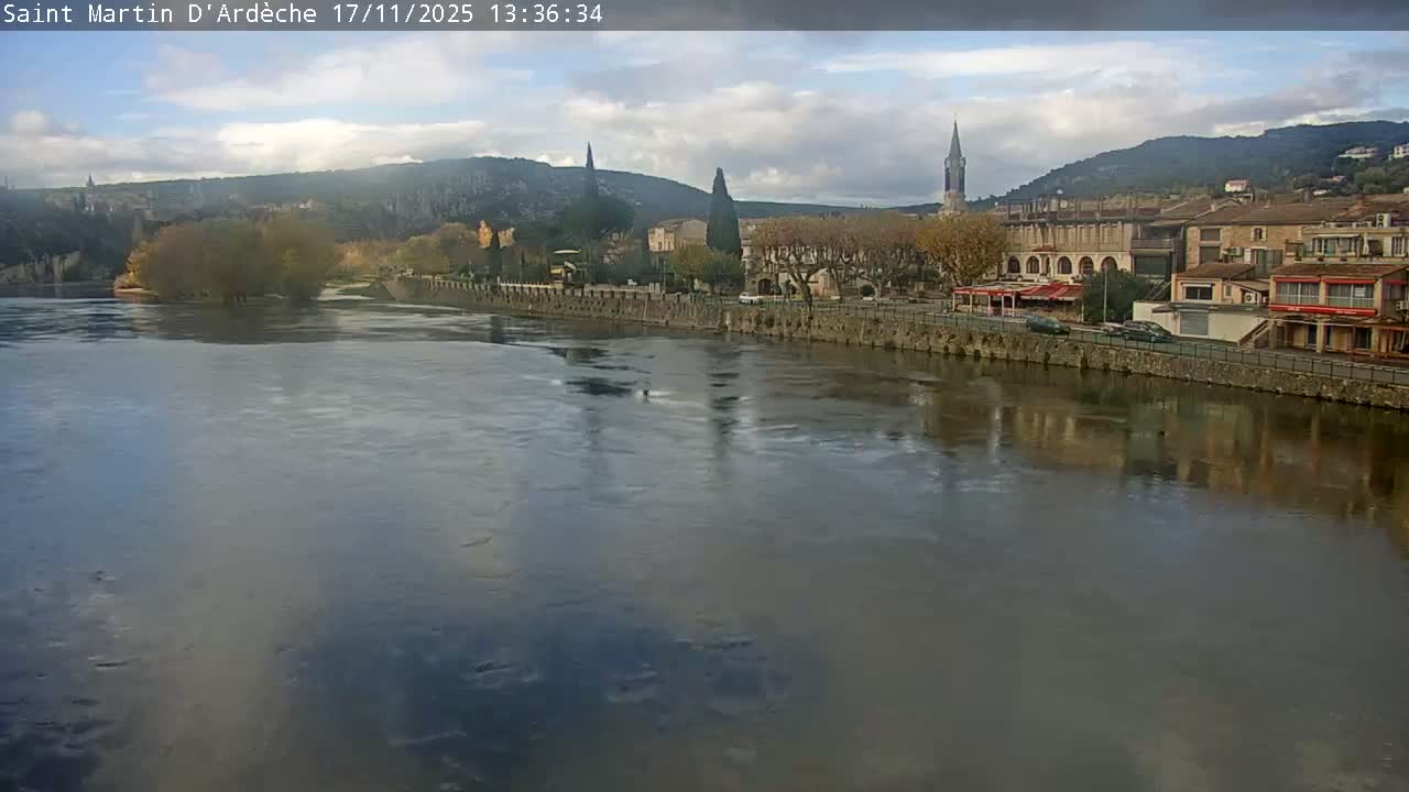Saint Martin d'Ardèche Village & Ardeche River View Live Cam - Privas, Ardeche, Auvergne-Rhône-Alpes, France