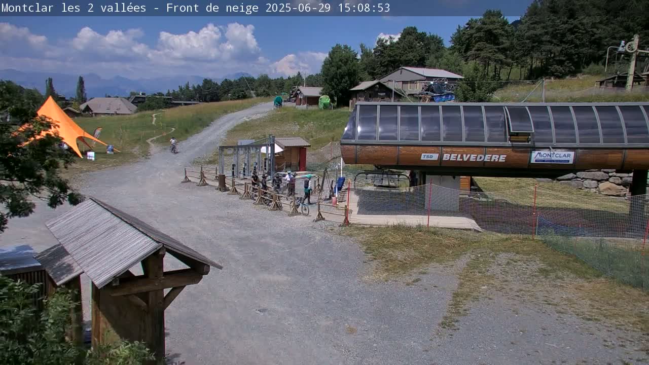 Saint Jaen, Montclar Station les 2 Vallées ( Station the 2 Valleys) & Hotel Area Live Cam - Digne-les-Bains, 	Alpes-de-Haute-Provence, Provence-Alpes-Côte d’Azur, France