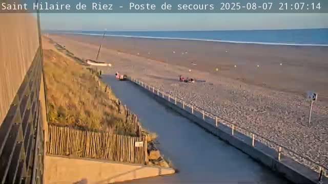 Saint-Hilaire-de-Riez,  Plage des Soxiante Bornes-Salins-Becs-Mouttes-Pege Beaches Live Cam - 	Les Sables-d'Olonne, Vendée, Pays de la Loire, France