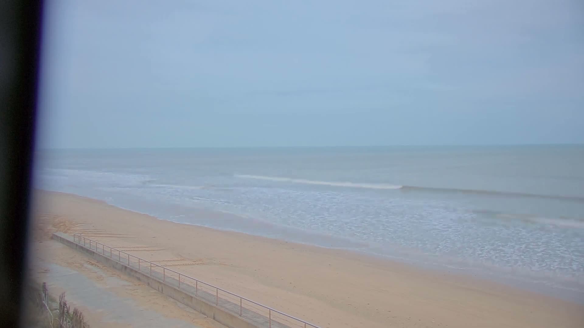 Saint-Hilaire-de-Riez,  Plage des Soxiante Bornes-Salins-Becs-Mouttes-Pege Beaches Live Cam - Les Sables-d'Olonne, Vendée, Pays de la Loire, France