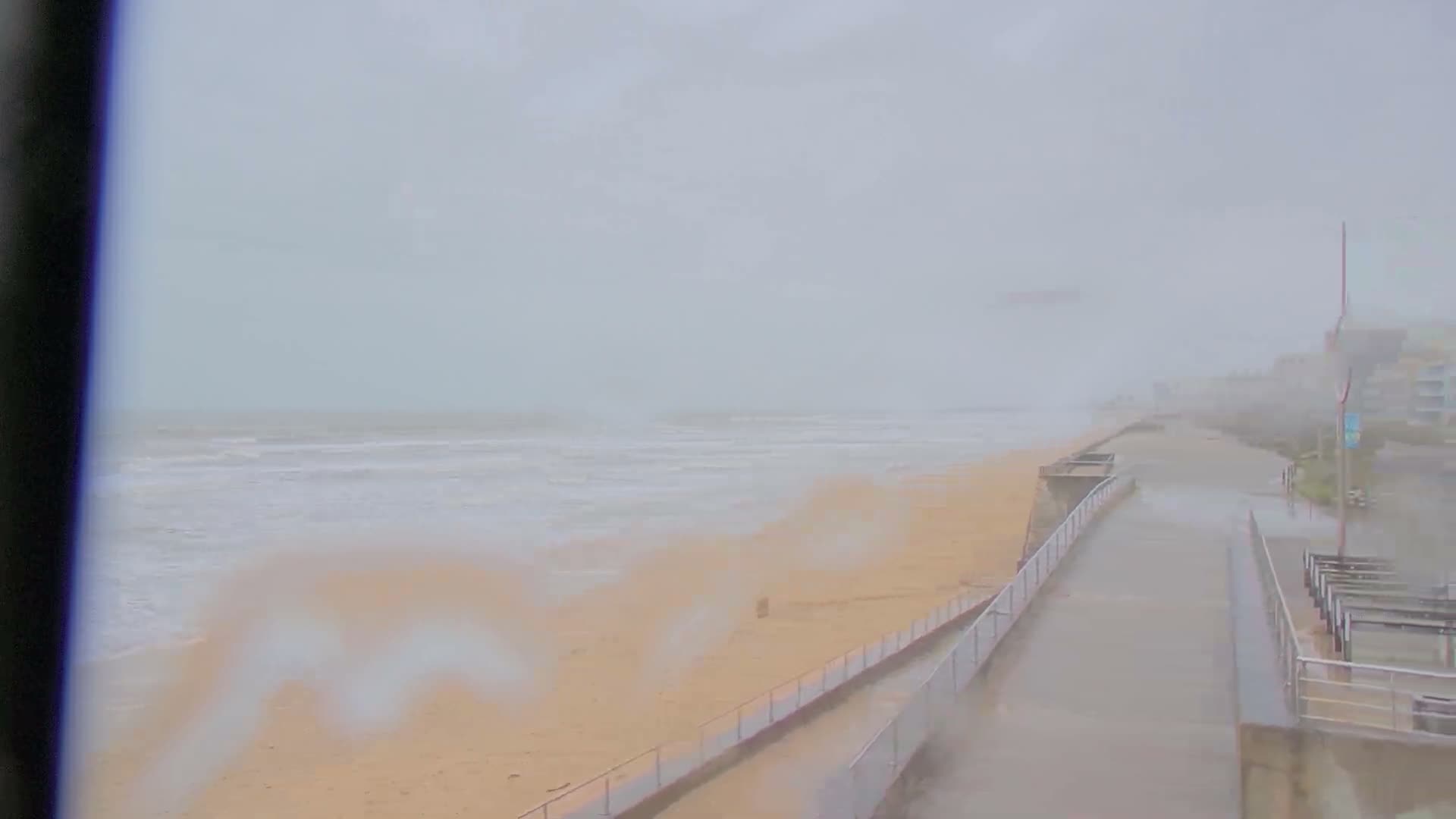 Saint-Hilaire-de-Riez,  Plage des Soxiante Bornes-Salins-Becs-Mouttes-Pege Beaches Live Cam - Les Sables-d'Olonne, Vendée, Pays de la Loire, France