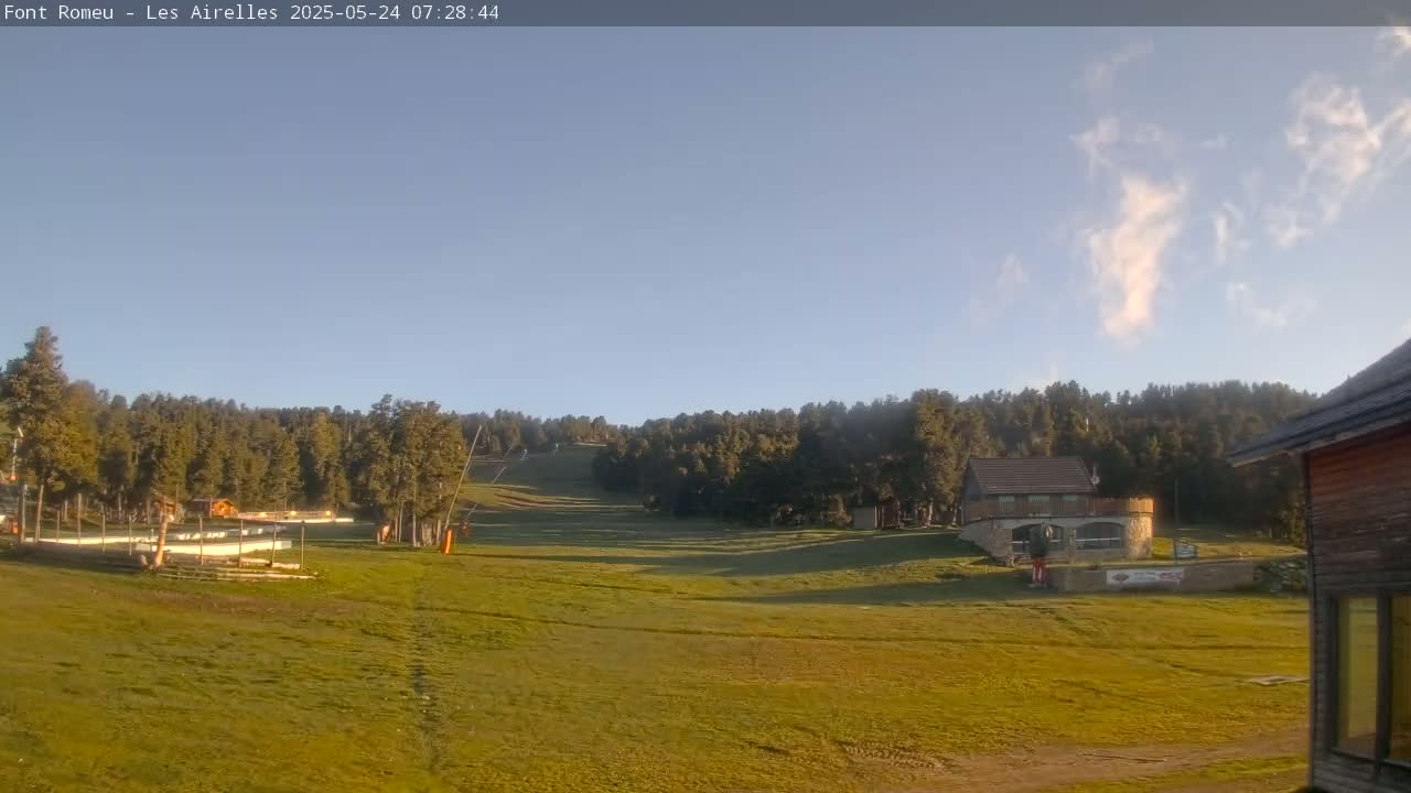 Font Romeu Pyrenees 2000 m Les Airelles Ski Slopes Live Cam - Prades, Pyrenees-Orientales, Occitanie, France