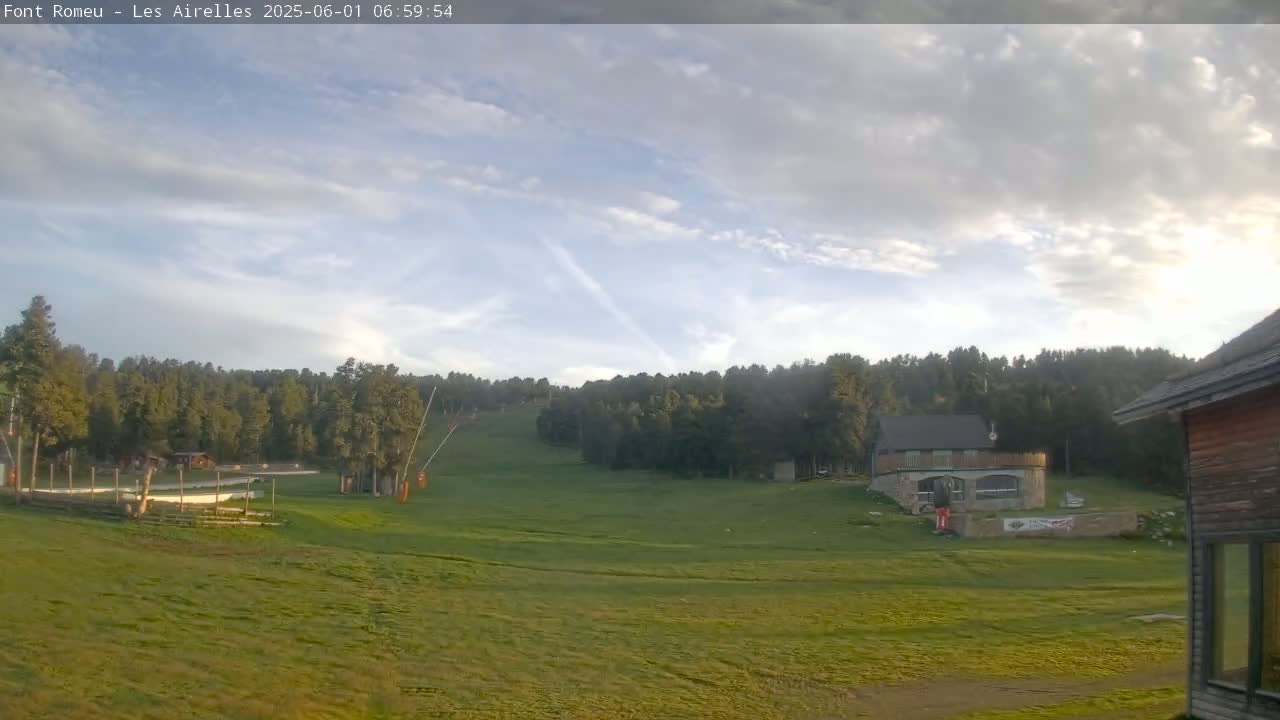 Font Romeu Pyrenees 2000 m Les Airelles Ski Slopes Live Cam - Prades, Pyrenees-Orientales, Occitanie, France